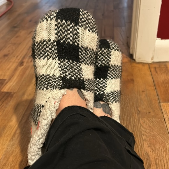 SOLD Well loved slippers - Picture 4 of 4